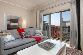 Long stay rates, walk to V&A Waterfront, WIFI, no elec outages, gym & pool